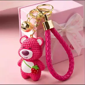 Gantungan Kunci Lucu Beruang Merah dengan Tali Rajut dan Hiasan Strawberry untuk Tas dan Kunci - Gantungan Kunci Lucu Keychain untuk Aksesori Tas Liontin Perhiasan Hadiah