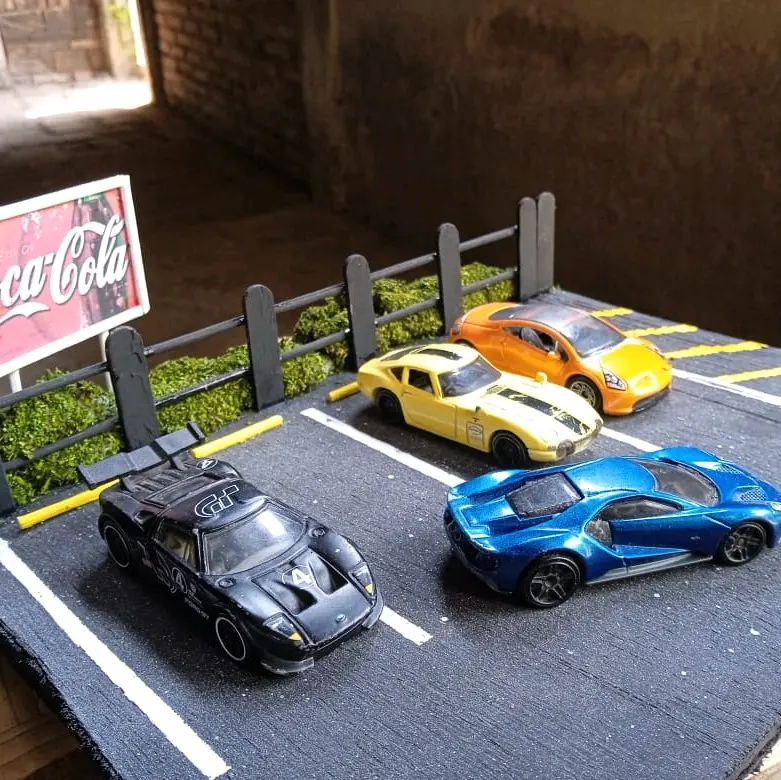 diorama hot wheels parkiran