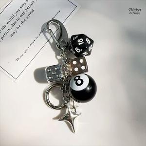 พวงกุญแจจี้ลูกเต๋า จี้แฟชั่นทันสมัย สไตล์วินเทจ เหมาะสำหรับทั้งชายและหญิง เครื่องประดับประณีต [ของขวัญคริสต์มาส]