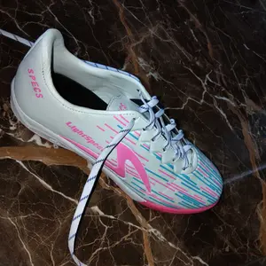 Sepasang Tali Sepatu Keren Motif Sepatu Sneakers Olahraga dan Bola Futsal Shoe