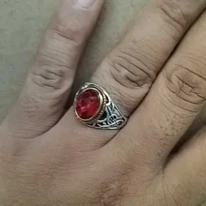 Cincin Pria Warna Putih Silver Diamond Ruby King Saphire