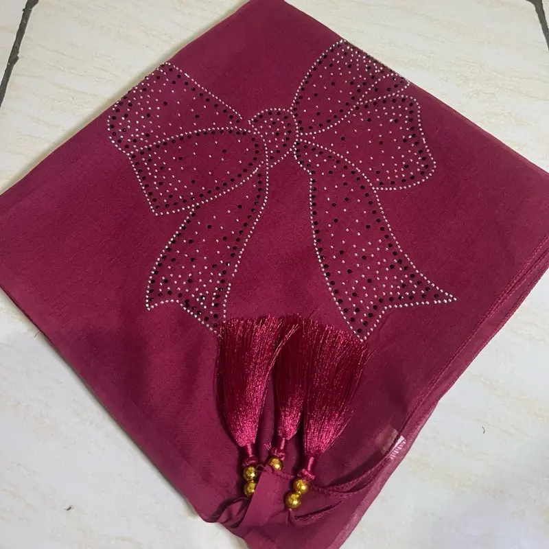 Maroon cerah