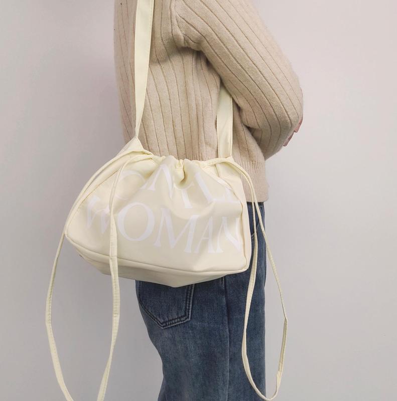 Product Introduction of Dumplings bag, soft women, 12*8 inch, available in 9 colors to choose from, Serut bag, can be worn for double shoulder and single shoulder, for women, real right bag color 1