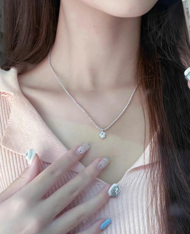 Dây chuyền XOẮN mặt NỮ HOÀNG thiết kế sang trọng nữ tính dành cho nữ với chi tiết đá trang trí tinh tế