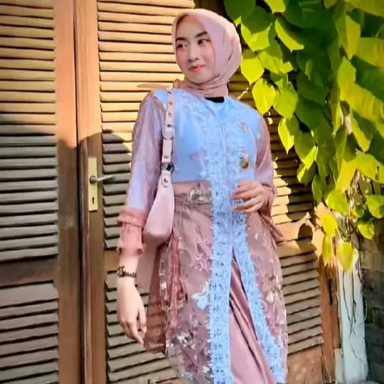 One Set Wanita Kekinian Airis Tulle Gardenia Warna Mix Renda Full Chantily Halus Setelan Inner Outer Rok Cewek Kebaya-Wisuda Modern Outfit Kondangan Wanita Terbaru Atasan Baju Panjang Muslim Putih Variasi Rempel Bawahan Lilit Jilbab Gamis 3