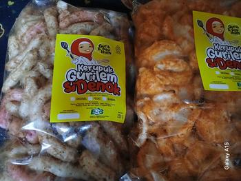 Product Review of Paket Gurilem & Kerupuk Mangkok Pedas isi 500 gram Food Snacks from T**E 1