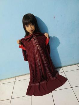 Product Review of DRESS ANAK RAISA  - Gamis Crinkel Premium Mix Brokat Tile Malika Kancing aktif dan Wudhu Friendly dress anak tanggung from C**y L** 0
