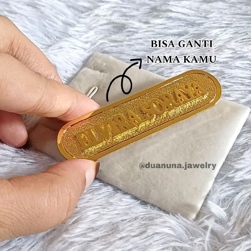 BROSS NAMETAG TIMBUL CUSTOM TITANIUM LAPIS EMAS 1