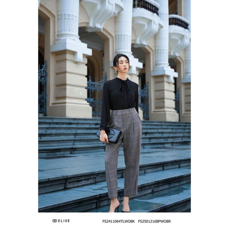 Quần baggy kẻ ô nâu túi chéo thiết kế Elise mã FS2501216BPWOBR
