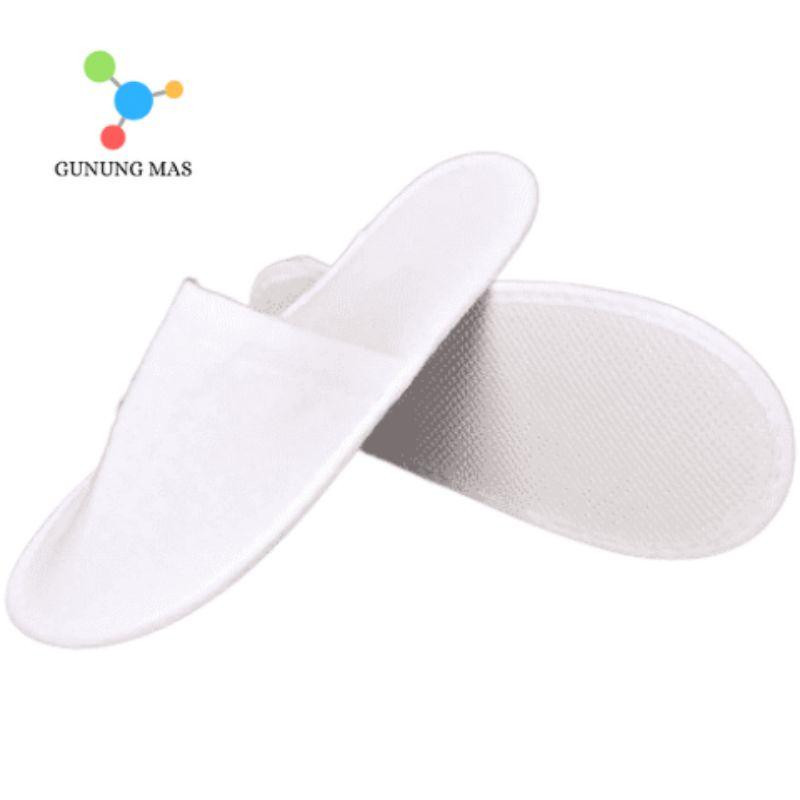 sandal kamar putih polos depan tertutup 0