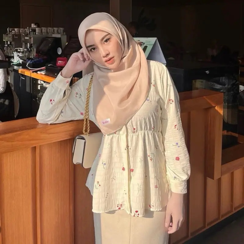 Bricia_label - VANYA BLOUSE / blouse motif / blouse floral / blouse karet perut 0