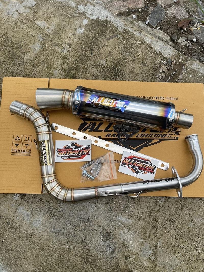 Product Introduction of Knalpot Samlong Original Alligator Halfblue New Emblem [ inlet 38 mm ] free triplat Nmax Aerox Beat Mio Scoopy Vario Pcx lexy Xride fino Fazio Freego dll Bracket Laser Motor Motorcycle 3