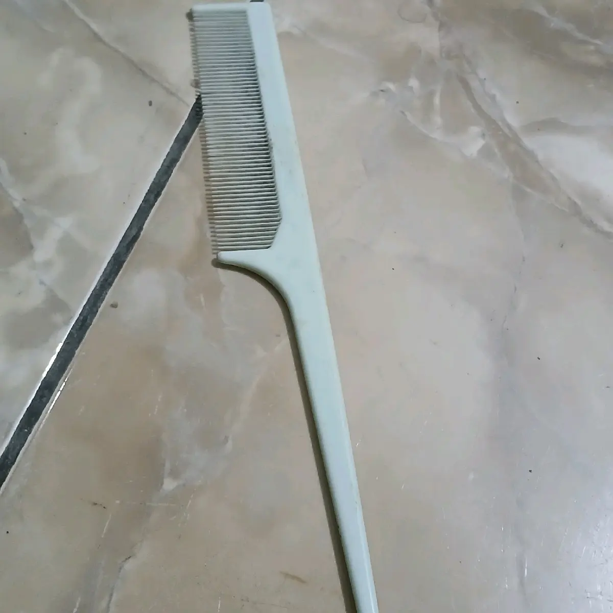 sisir antik milik ratu jaman maja pahit.