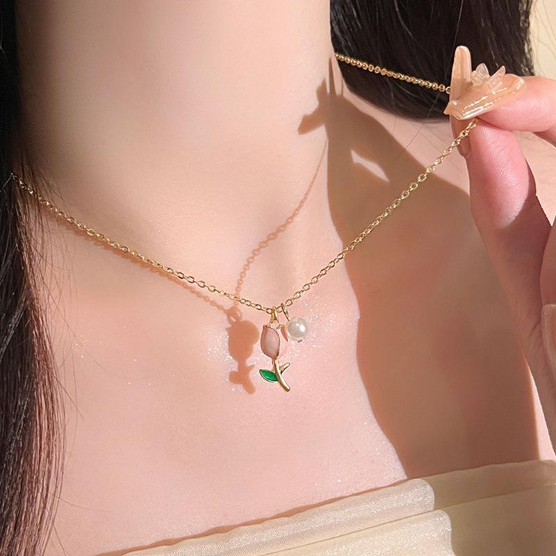 Product Introduction of Fashion Cute Tulip Decor Pendant Necklace Commemorative Gift For Women Daily Decoration 2
