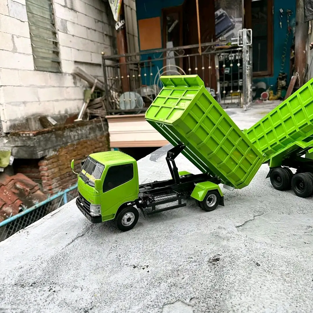 miniatur dump truk bisa jungkit kabin dan bak full lampu leed kelap kelip