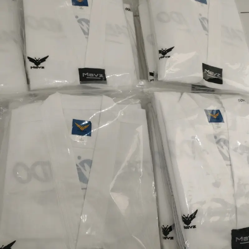dobok mavz pemula( dari maverick),dipakai untuk anak anak pemula 1
