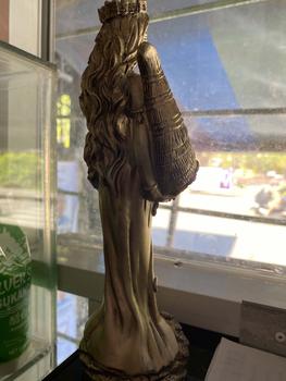 Product Review of Blindfolded Fortuna Statue 19.5cm  Ancient Greek Roman Goddess of Fortune Vintage Golden Luck Sculpture Luck from R**s s**p p** 3