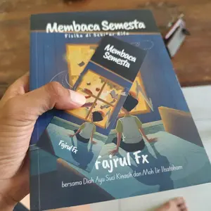 Buku Membaca Semesta: Fisika di Sekitar Kita by Fajrul Fx