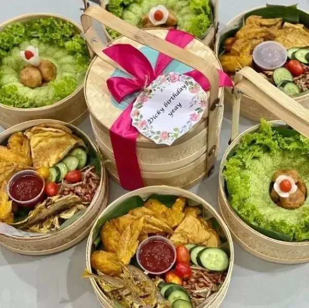 Rantang atau wadah makanan dari bambu susun 2 diameter 20 cm