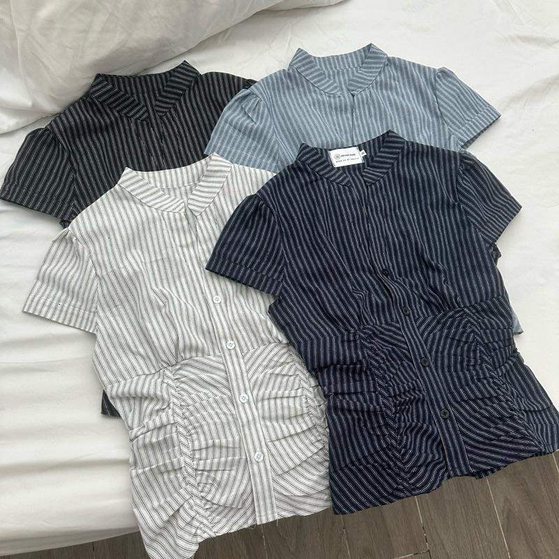 EVELYN TOP - Áo Sơ Mi DEROSE Kiểu Tay Ngắn Cổ Trụ Nữ Nhún Eo Xẻ V Cổ Chiết Eo Sâu Tôn Dáng