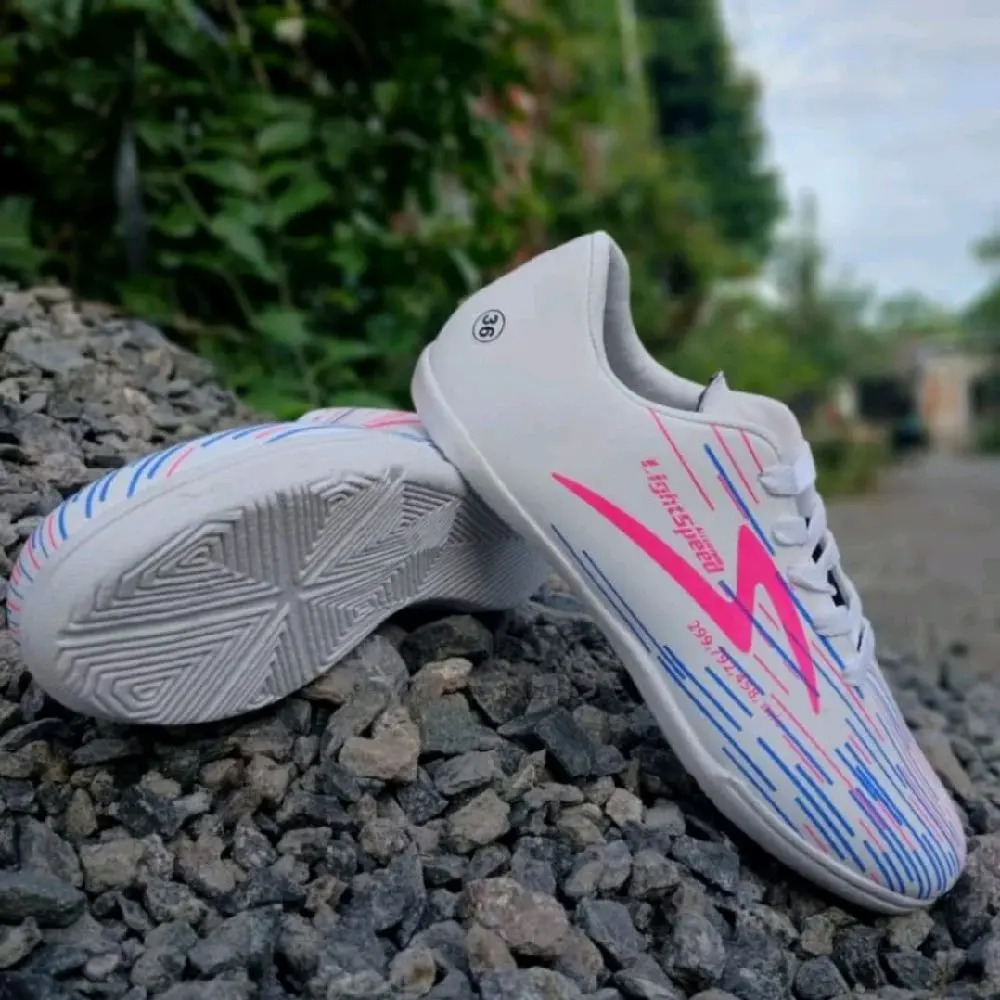 Sepatu Futsal Anak Remaja Specs Reborn Putih Pink