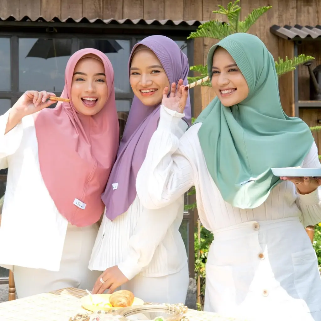Daily dzevada size M HIJAB INSTAN MATT JERSY HIJAB BERGO BUSA NYAMAN SIMPEL MUSLIM SPORTY HIJAB RAHMADHAN