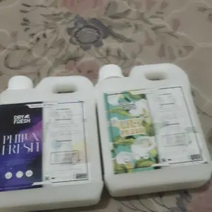 PELICIN SETRIKA LAUNDRY PENGHARUM LAUNDRY PREMIUM AROMA FLORAL Cairan pewangi strika laundry 1000ML