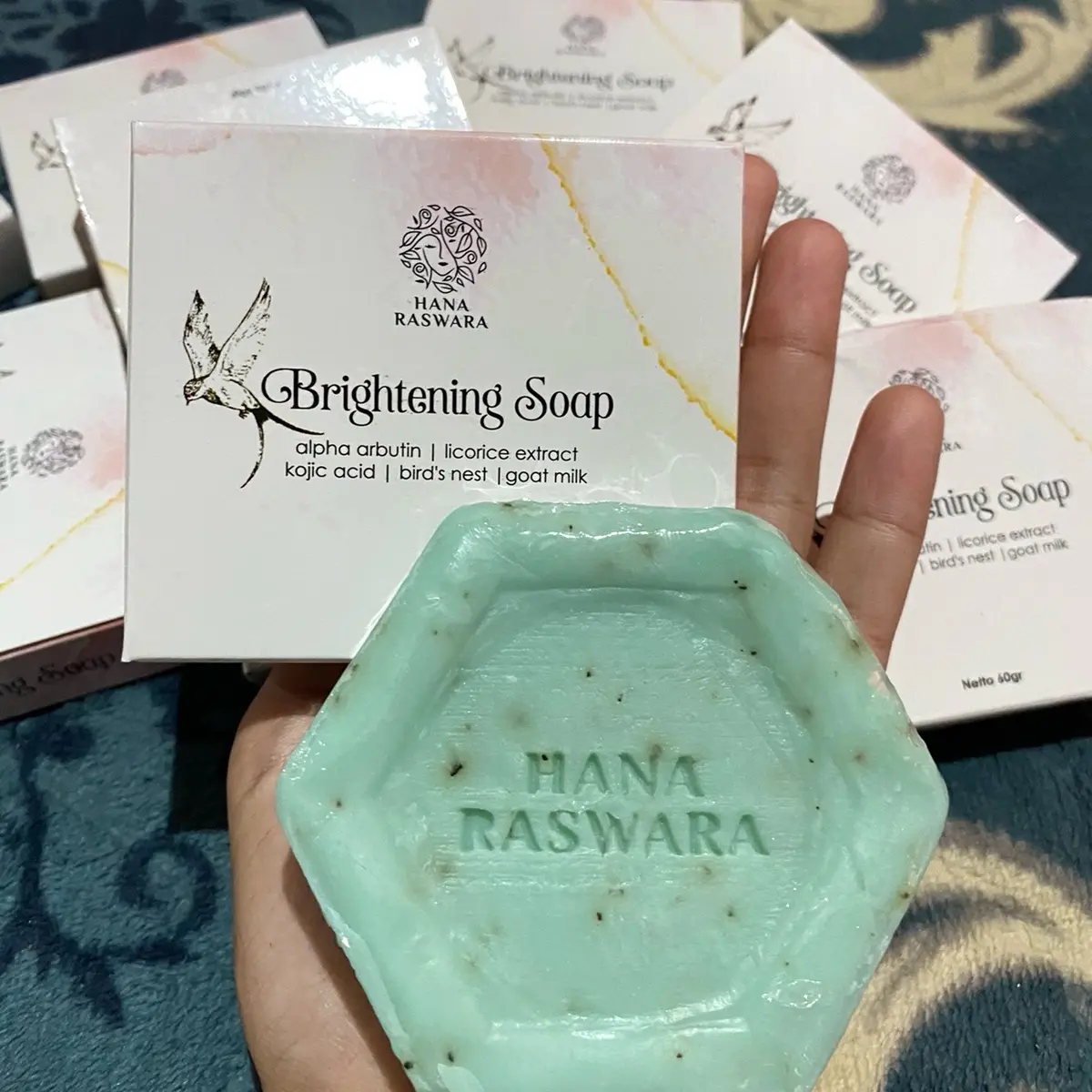 BRIGHTENING SOAP HANA RASWARA