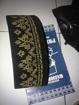 Product Review of Peci Songkok Kopiah Hitam Motif Songket Batik Warna Gold tinggi 9cm Murah Berkualitas -Peci pria model terbaru Anak dan Dewasa Laki-laki Sholat Bisa Bayar di Tempat COD Muslim Gold Nyaman from A**n b**r 0