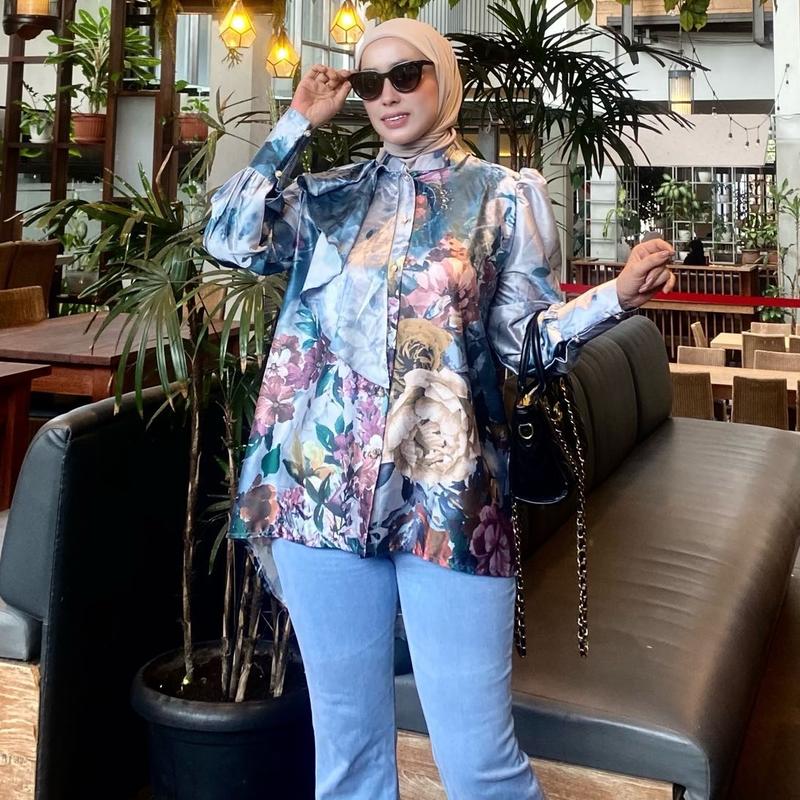Blouse "SHOPIA"dengan motif bunga yang sangat  cantik 1