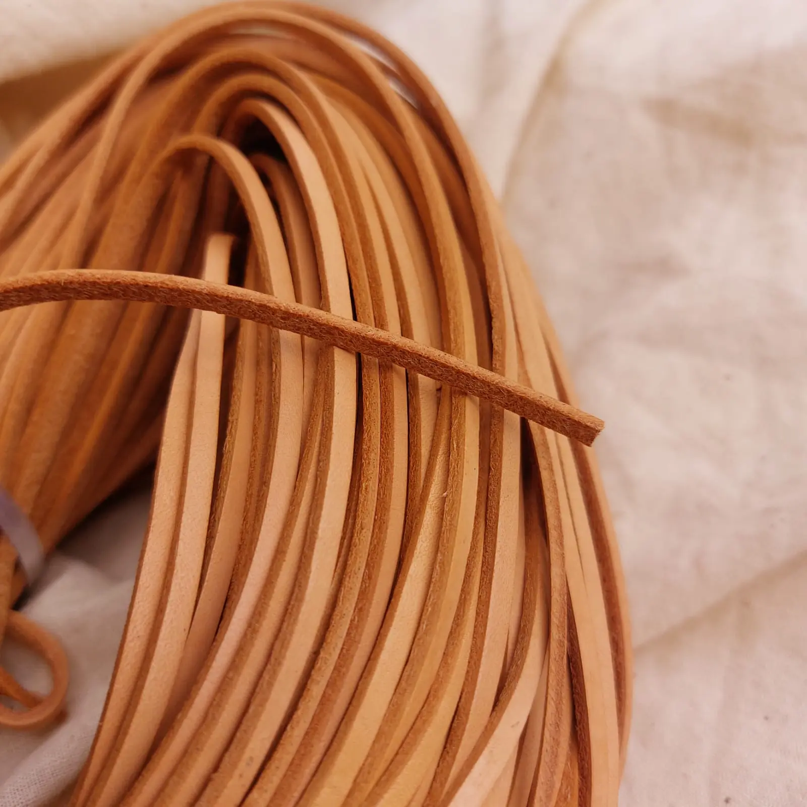 Tali Kulit Asli Flat Natural/ Leather strap Lace