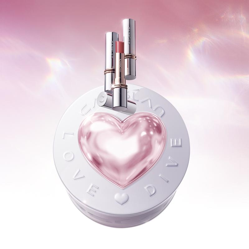 Hộp quà son môi Flood Kissed,Combo hộp quà: Son môi Flood Kissed (W920+W520+W05) *1 + hộp quà (trống) *1 + gương cầm tay Carslan *1+1 * Gói mẫu kem nền dạng lỏng 4g*1