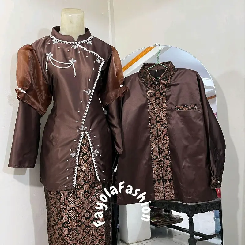 Couple Kurung Melayu Modern warna Mahogany mix Songket Palembang 1