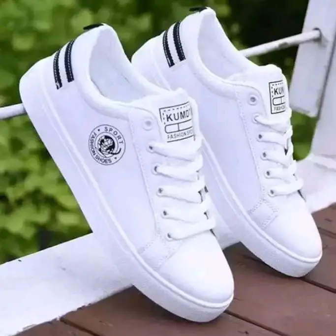Sepatu sneakers pria motif bendera Sepatu casual pria simple Sepatu pria terlaris Hitam Putih Merah