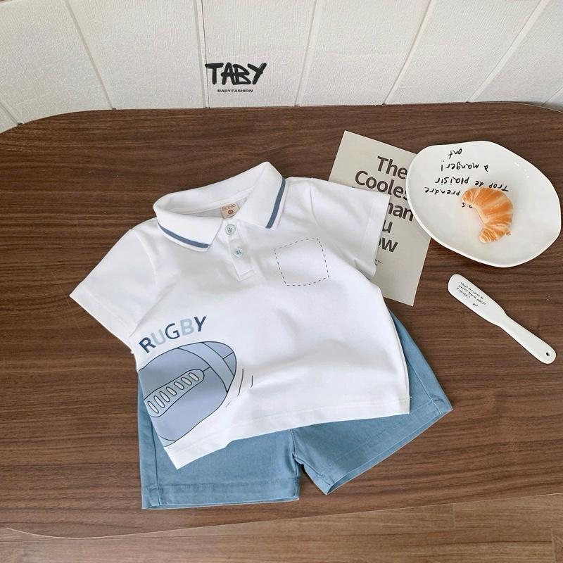 [TABY] Bộ cộc tay polo hình bóng bầu dục, chất liệu áo  polo cá sấu phối quần kaki mềm cho bé từ 8-26kg P1224B18