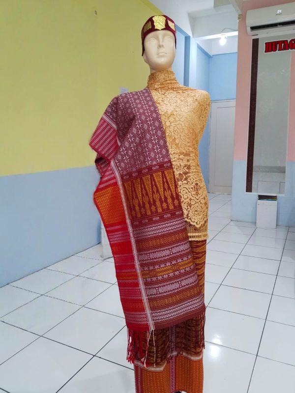 Songket Tumtuman tanpa sambung by Hutagaol Songket Songket Tumtuman tanpa sambung by Hutagaol Songket