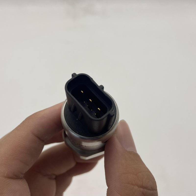 Product Introduction of Kobelco excavator parts hydraulic pump sensor SK200-8 main pump sensor SK260-8 SK330-8 SK210-8 SK250-8 pressure sensor LS52S00015P1 4