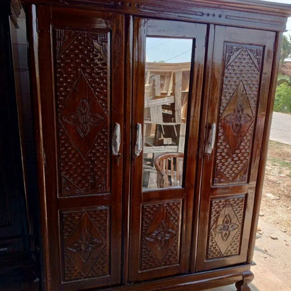 Lemari pakaian 3 pintu kaca setegah kayu jati / cahayajatifurniture