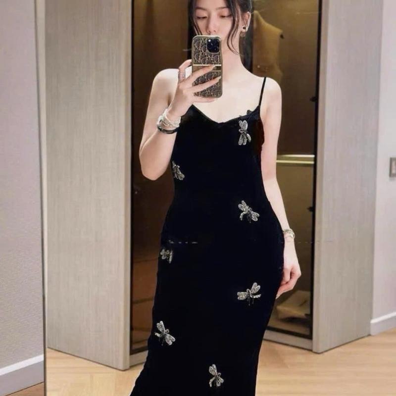  Váy Dây Nhung The Thêu Chuồn Nhỏ Kim Sa Fom Ôm 