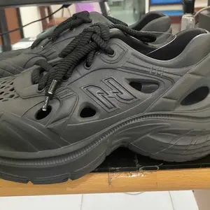 LEMOMO Sepatu Sandal Pria Outdoor  34-45 Sandal Sepatu Olahraga Pria dan Wanita Kets Luar Ruangan Bahan Karet EVA Elastis Empuk Antislip dan Ringan Size 34-44