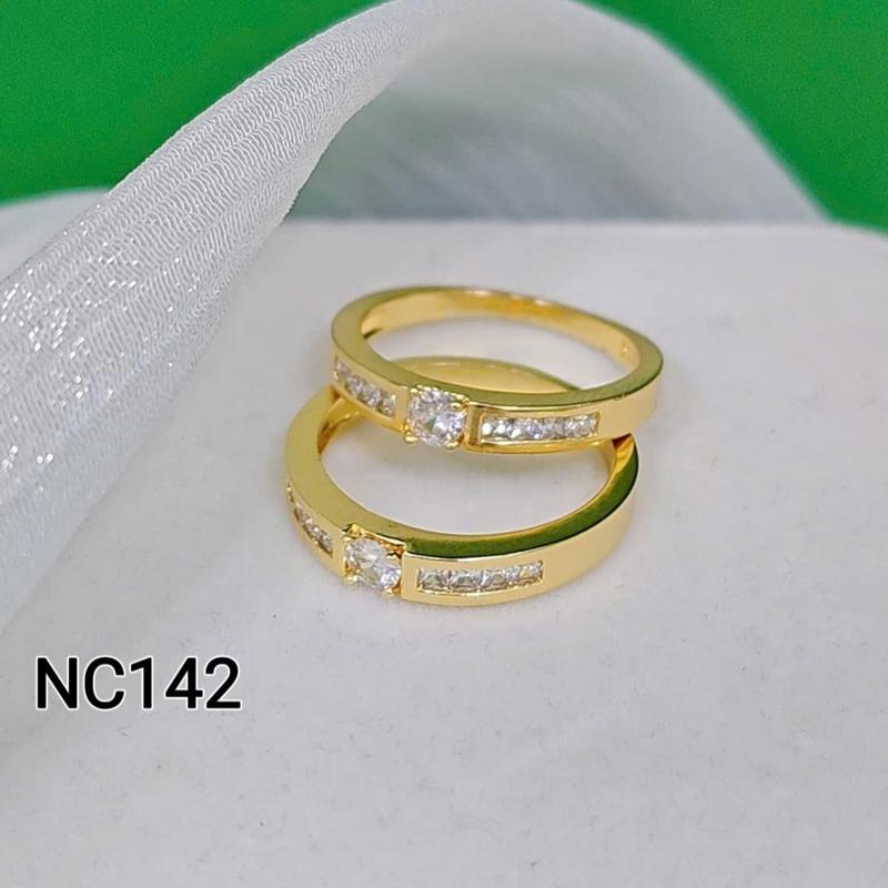 Nhẫn Cặp Đôi Titan NC142 Đính Đá Trắng Sang Trọng Xi Vàng Bền Màu Không Gỉ Mẫu Hot Trend 2025 Phong Cách Hiện Đại