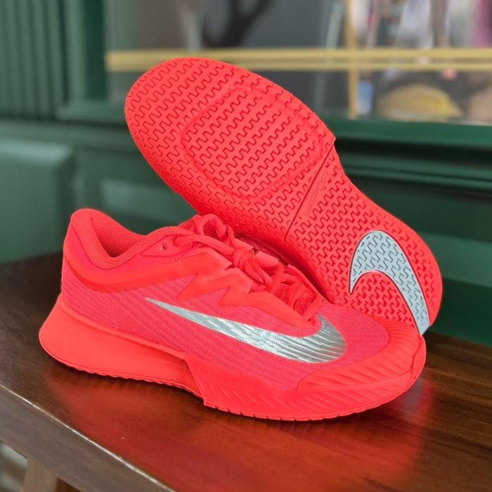 nike tennis shoes raducanu