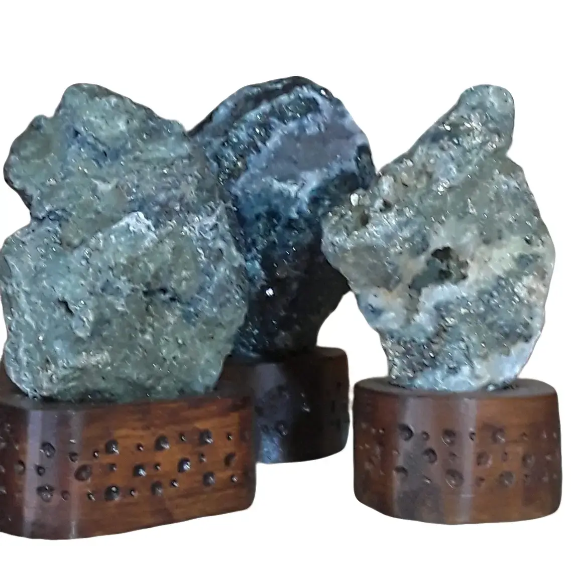pajangan bongkahan batu mineral logam