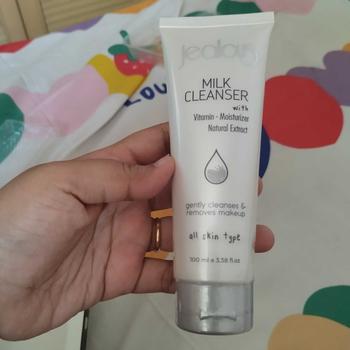 Product Review of Milk Cleanser susu Pembersih Pencerah dan Pelembab wajah penghilang make up Kotoran Mencerahkan from I**🌻 0