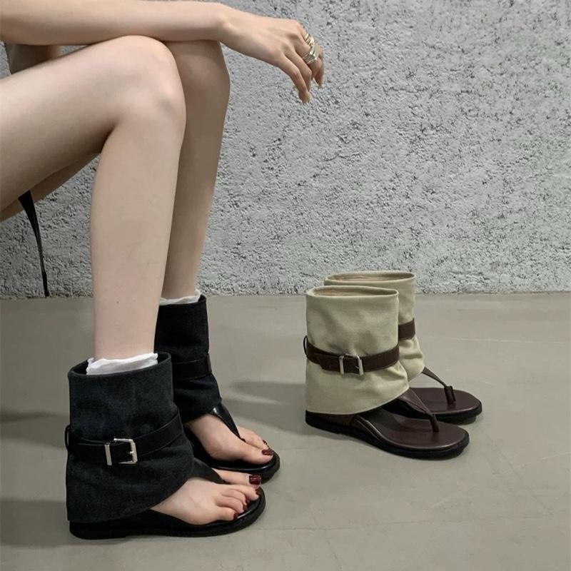 Bốt nữ xỏ ngón EMCOM hàng QCCC đai da đế độn 5cm phong cách Hàn