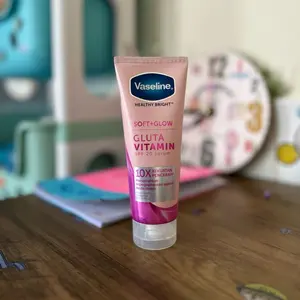 V*ASELINE Gluta Vitamin Soft Glow 100ml