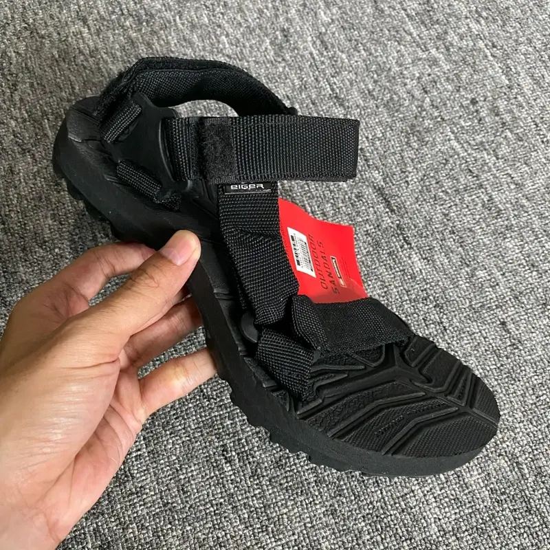 sandal eiger roll strap sandal gunung eiger tomahawk roll strap sandal eiger roll strap caldera Pria Sendal Hitam sandal lebaran 2025 2