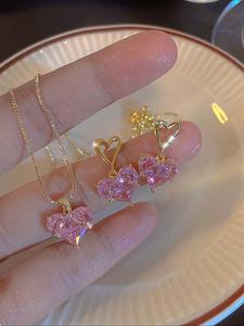Conjunto de Joyería Y2K para Mujer con Corazón y Pedrería, Collar, Aretes y Colgante, Regalo para Citas y Fiesta, Accesorio de Moda Versátil para Uso Diario