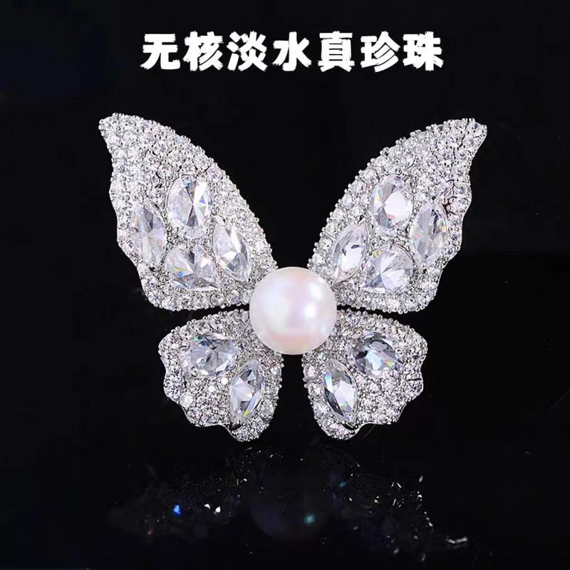 Product Introduction of Natural freshwater pearl butterfly studded with auroral diamond brooch Fashion classic elegant high-grade sense of two wear 4