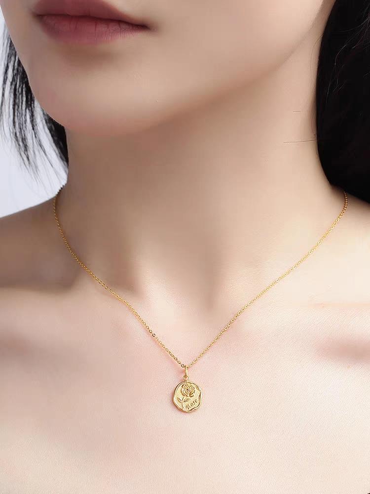 Product Introduction of 【Chow Tai Seng】18K Au750 Gold Rose Flower & Abacus Hot-selling Daily Fashion Pendant Necklace (with gift chain) 6